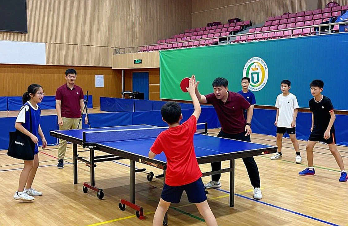 England Hopes Challenge: hai nhà vô địch U11 và tầng đất chưa ai cào