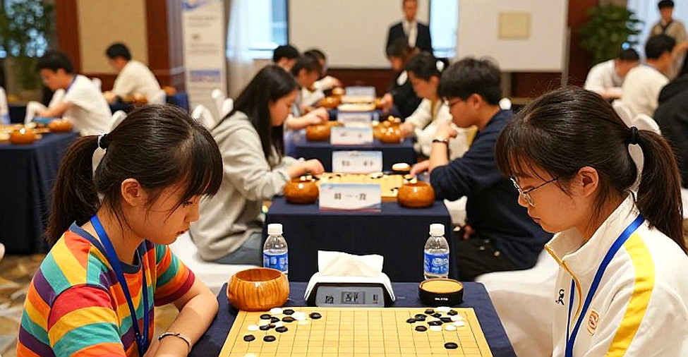 Carlsen gọi Sindarov là ứng viên sáng giá, nhưng để ngỏ trần của Gukesh