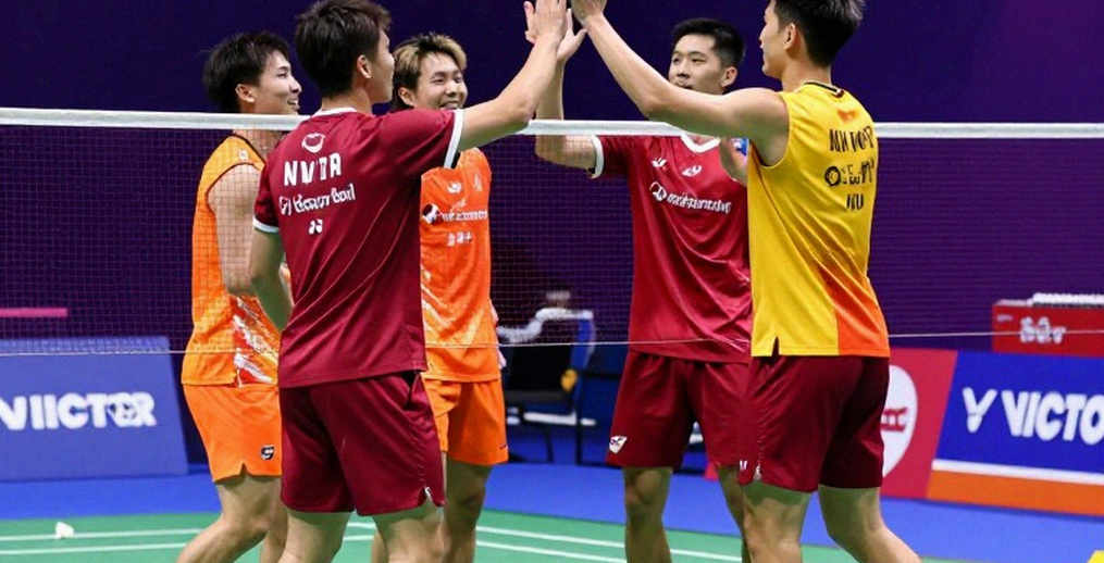 Alwi Farhan tập với Kento Momota trước Asian Games 2026: thứ thực sự được truyền lại